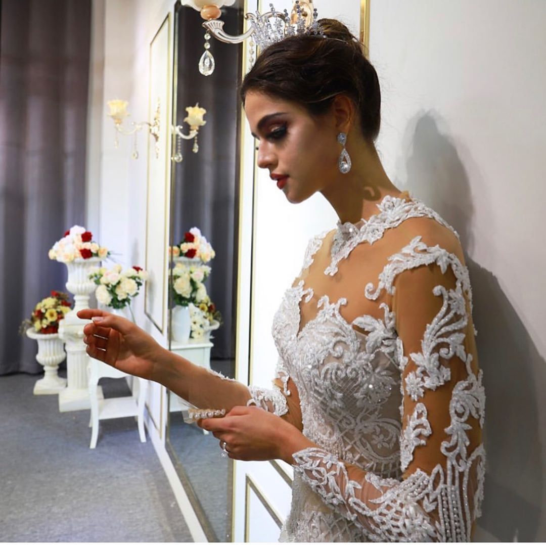 A-Line Sweetheart Wedding Dress Long Sleeves Floor-length With Appliques Lace