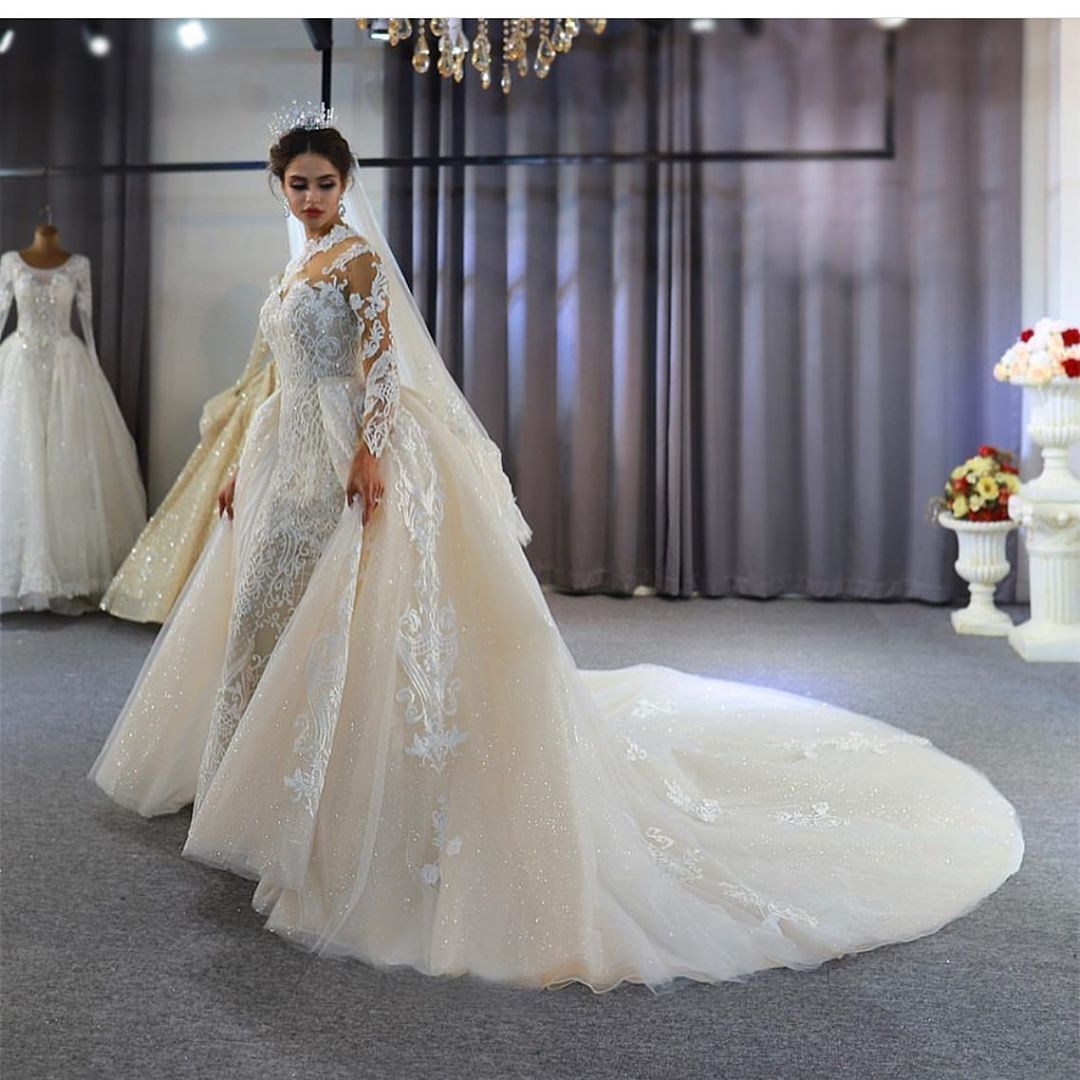 A-Line Sweetheart Wedding Dress Long Sleeves Floor-length With Appliques Lace