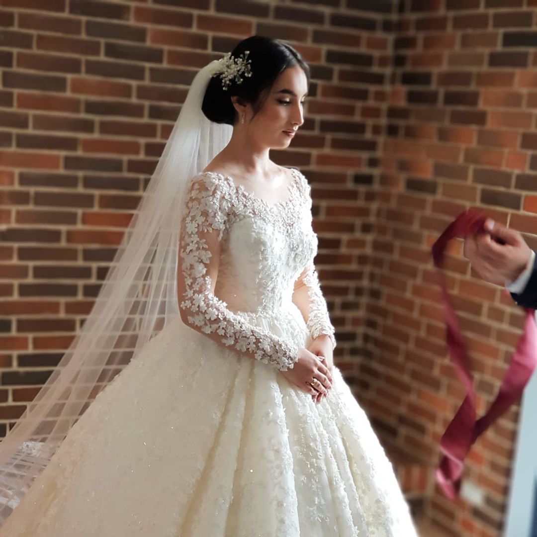 Elegant Long Sleeve Lace Princess Wedding Dress