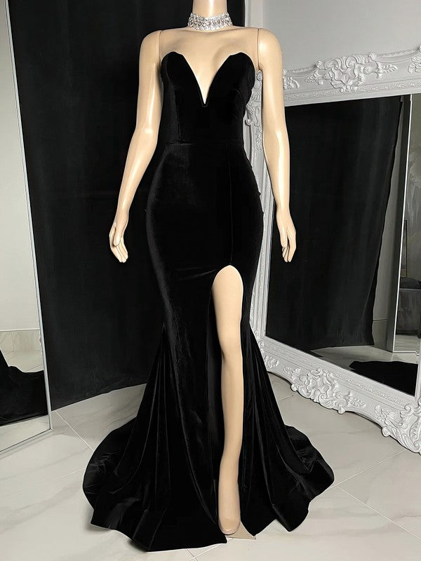 V-Neck Velvet Sheath/Column Prom Dresses With Split Front and Sweep Train