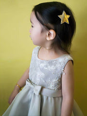 A-line Scoop Neck Organza Tea-length Lace Flower Girl Dresses with Appliques