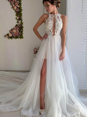 A-line Scoop Neck Tulle Chapel Train Wedding Dress with Appliques Lace