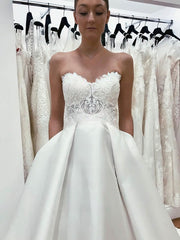 Beautiful Sweetheart Satin Ball Gown Wedding Dresses With Pockets