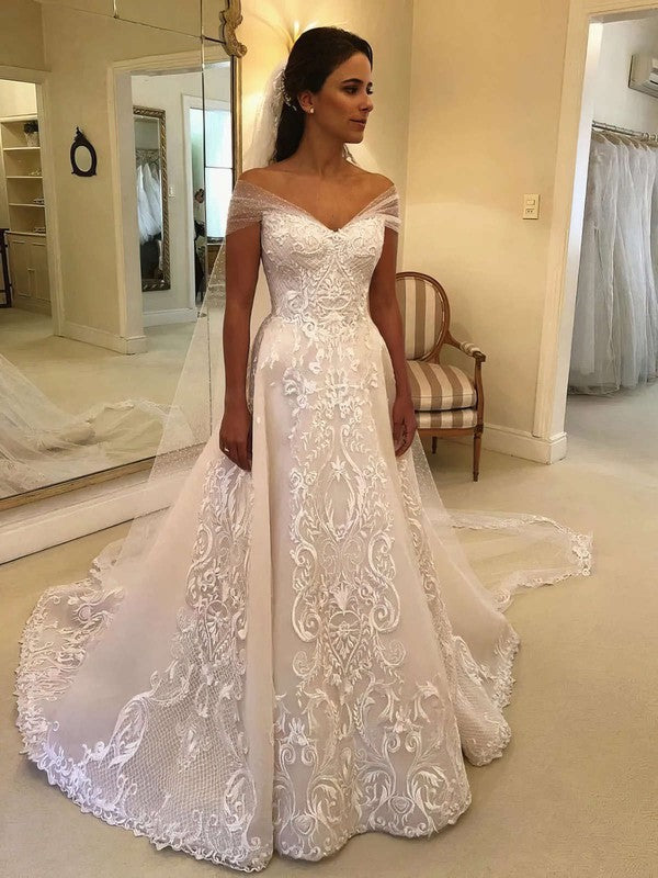 Elegant Ball Gown Off-the-shoulder Wedding Dress With Appliques Lace and Tulle Sweep Train