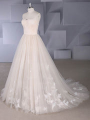 Elegant Ball Gown Sweetheart Tulle Wedding Dress with Appliques Lace