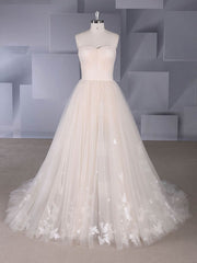 Elegant Ball Gown Sweetheart Tulle Wedding Dress with Appliques Lace