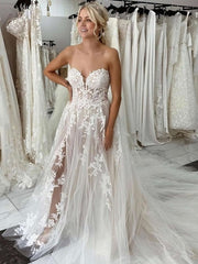 Exquisite Sweetheart Tulle Court Train Wedding Dress with Split Front