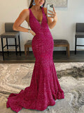 Glamorous Trumpet/Mermaid V-neck Sequined Sweep Train Prom Dress