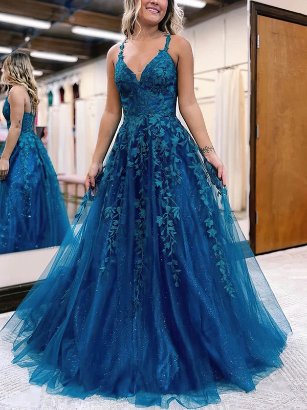 Glamorous V-neck Tulle Glitter Prom Dress with Lace Appliques