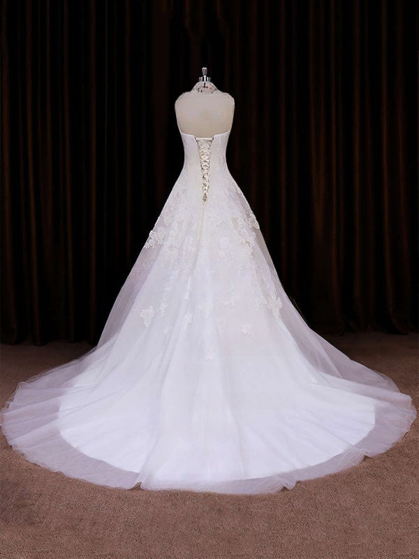 Gorgeous Ball Gown Sweetheart Tulle Chapel Train Wedding Dress with Appliques Lace