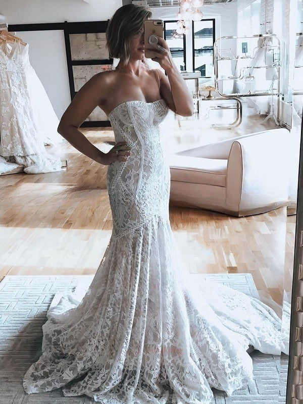 Gorgeous Trumpet/Mermaid Lace Wedding Dress with Straight Sweep Train