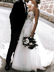 Lace Appliques Sweetheart Tulle Ball Gown Wedding Dresses with Sweep Train