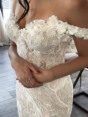 Stunning Off-the-Shoulder Trumpet/Mermaid Lace Wedding Dress With Flowers