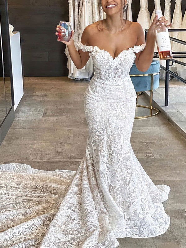 Stunning Off-the-Shoulder Trumpet/Mermaid Lace Wedding Dress With Flowers