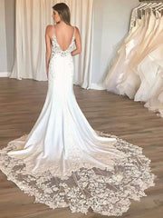 Stunning Trumpet/Mermaid V-neck Crepe Wedding Dress With Lace Appliques and Court Train