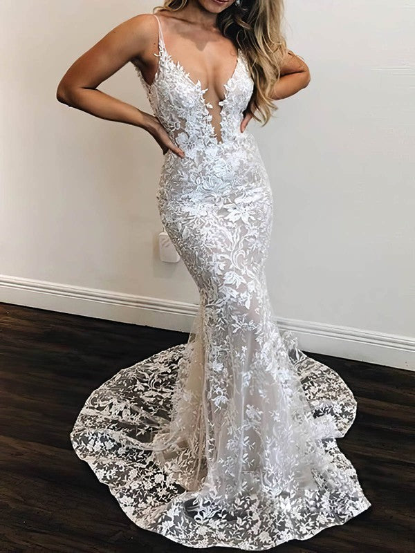 Stunning V-Neck Tulle Trumpet/Mermaid Wedding Dress With Appliques Lace