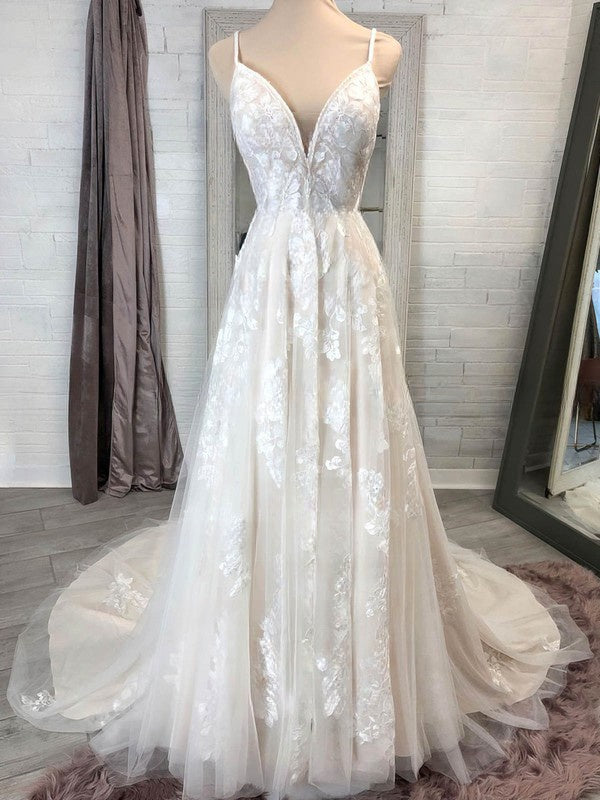 V-neck Ball Gown Wedding Dress with Tulle Court Train and Appliques Lace