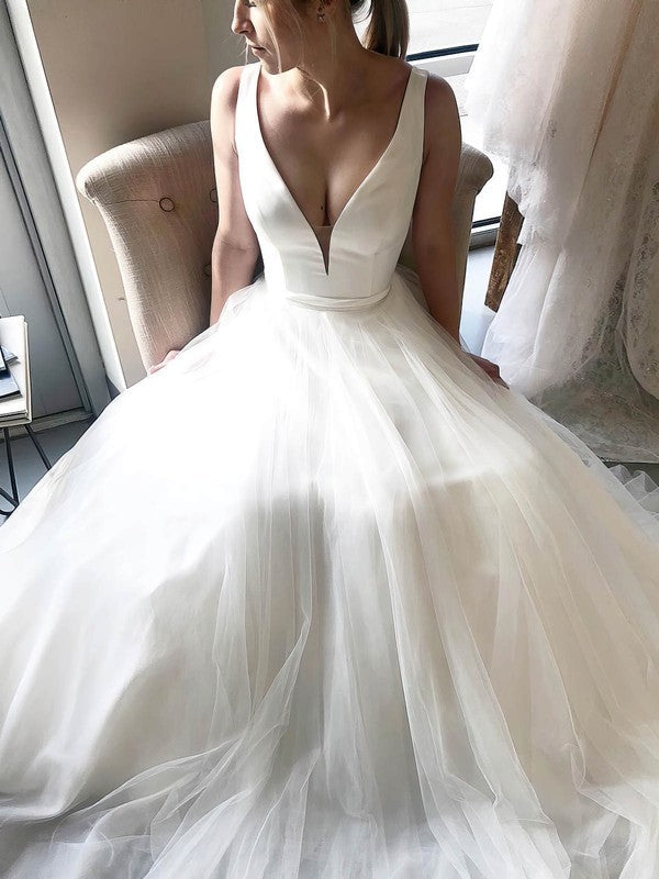 V-neck Tulle Court Train Wedding Dress - Ball Gown Style