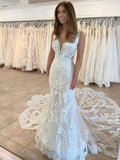 V-neck Tulle Court Train Wedding Dress with Appliques Lace - Trumpet/Mermaid Style