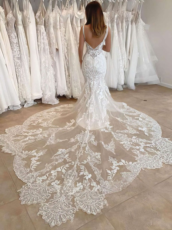 V-neck Tulle Court Train Wedding Dress with Appliques Lace - Trumpet/Mermaid Style