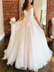 V-neck Tulle Court Train Wedding Dresses with Appliques Lace for Ball Gown